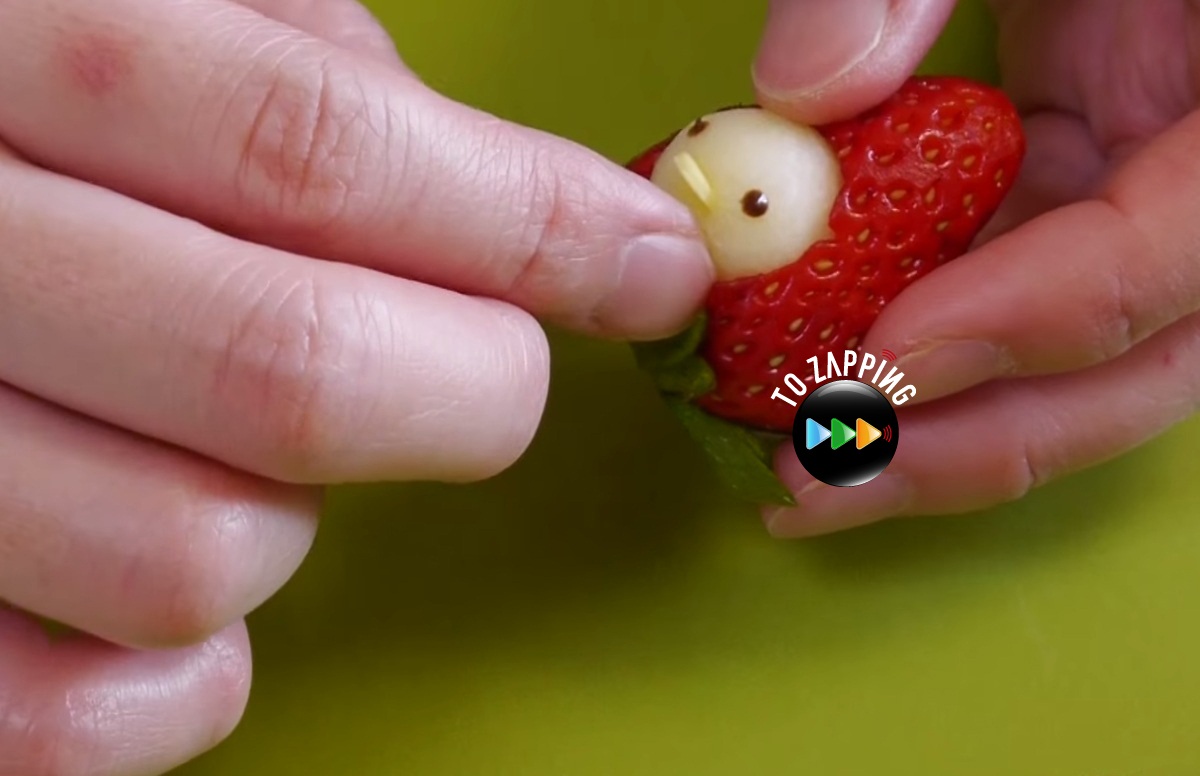 Cómo hacer muñeco de fresa con manzana