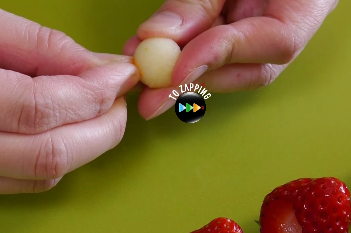 Cómo hacer muñeco de fresa con manzana