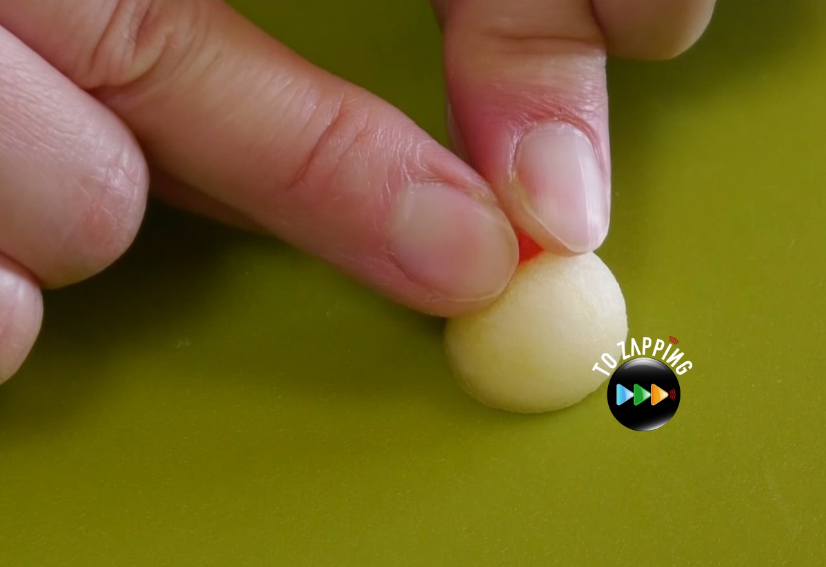 Cómo hacer muñeco de fresa con manzana