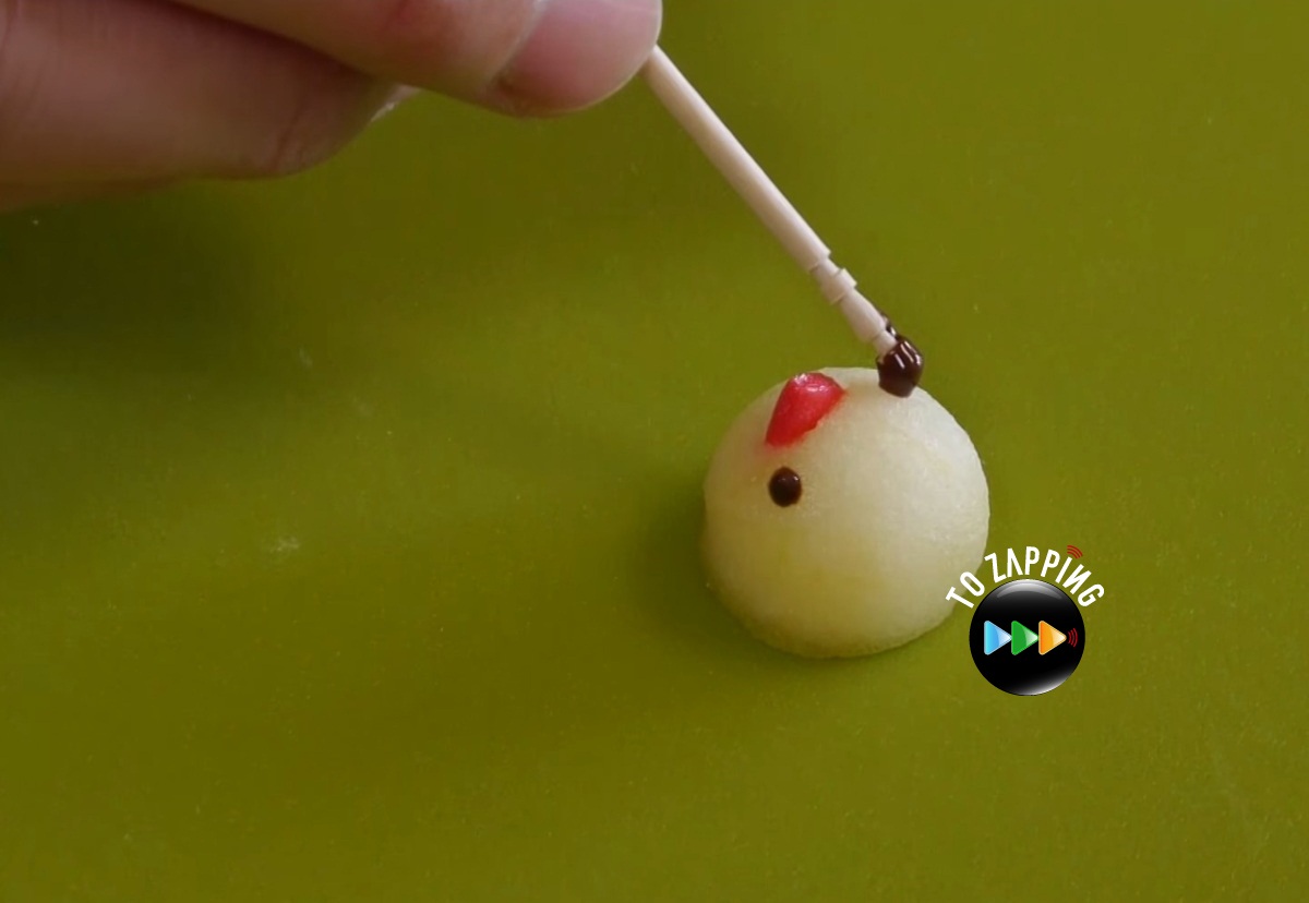 Cómo hacer muñeco de fresa con manzana