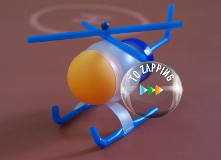 Helicóptero de juguete con botella de plástico